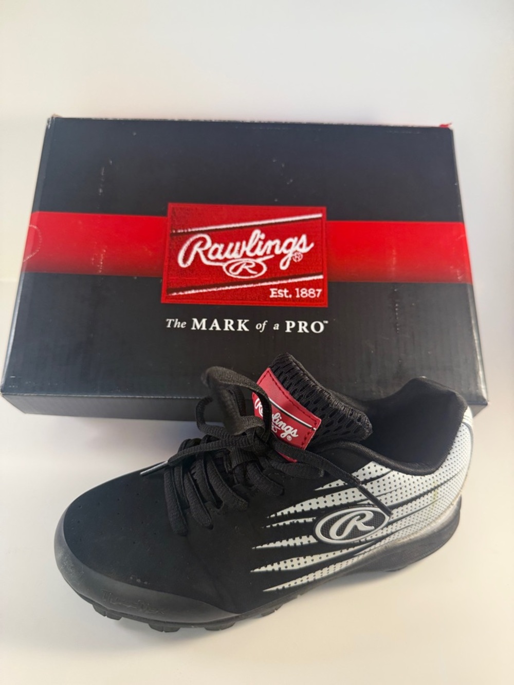 Rawlings Boys Black and White Baseball Cleats